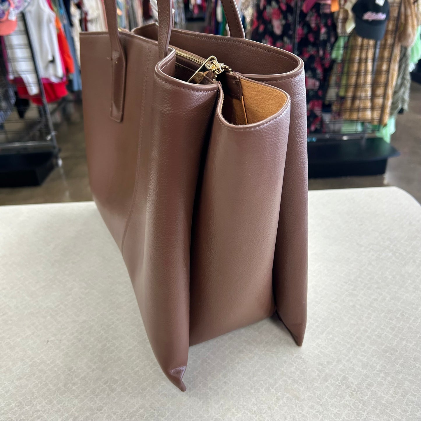 Handbag By Clothes Mentor In Tan, Size:Large
