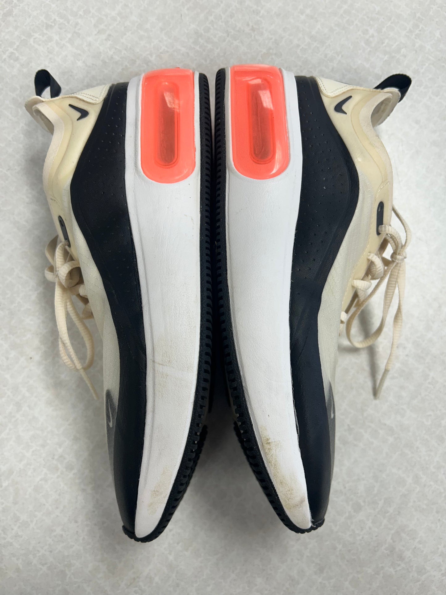Shoes Athletic By Nike In Cream, Size:8