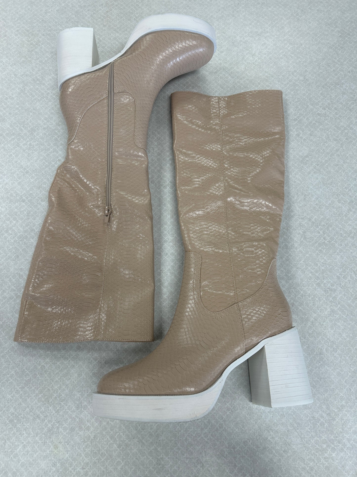 BOOTS KNEE HEELS by OASIS SOCIETY In TAN & WHITE, Size: 8