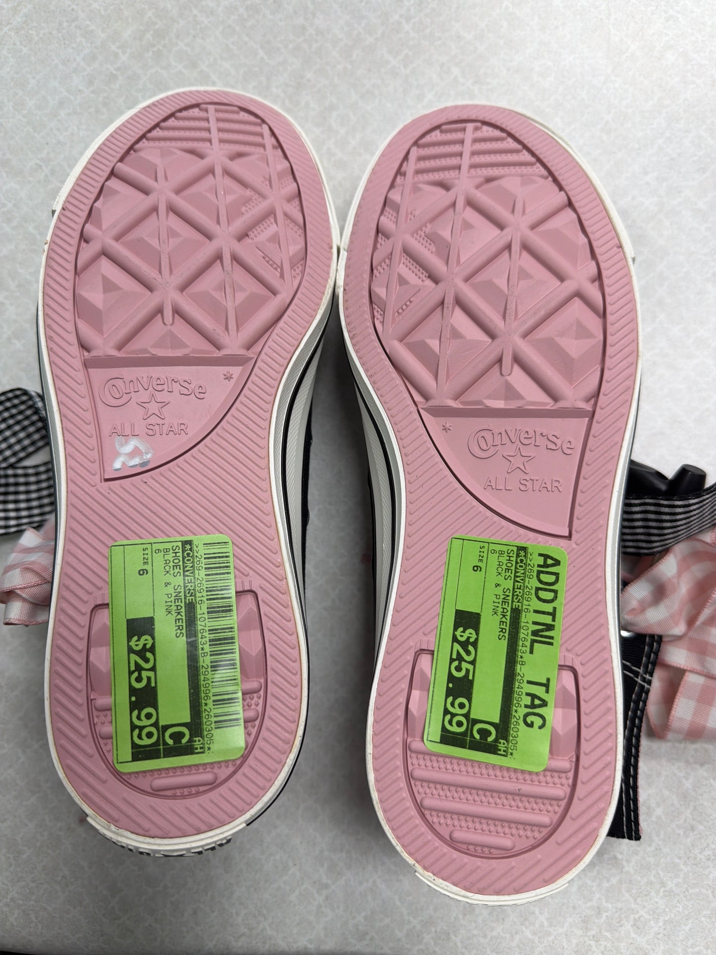 Shoes Sneakers By Converse In Black & Pink, Size:6