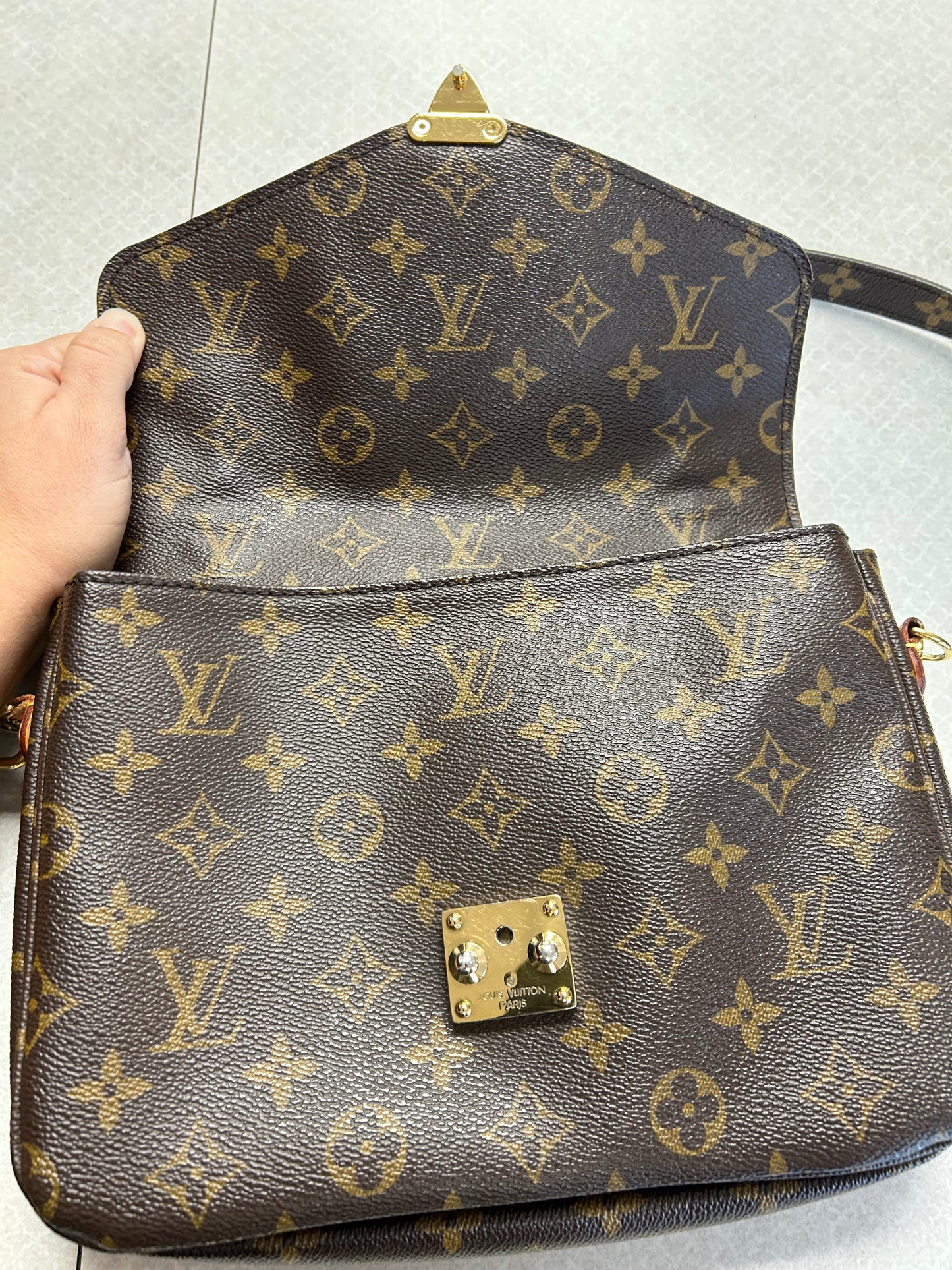 Crossbody Luxury Designer By Louis Vuitton In Brown, Size:Small