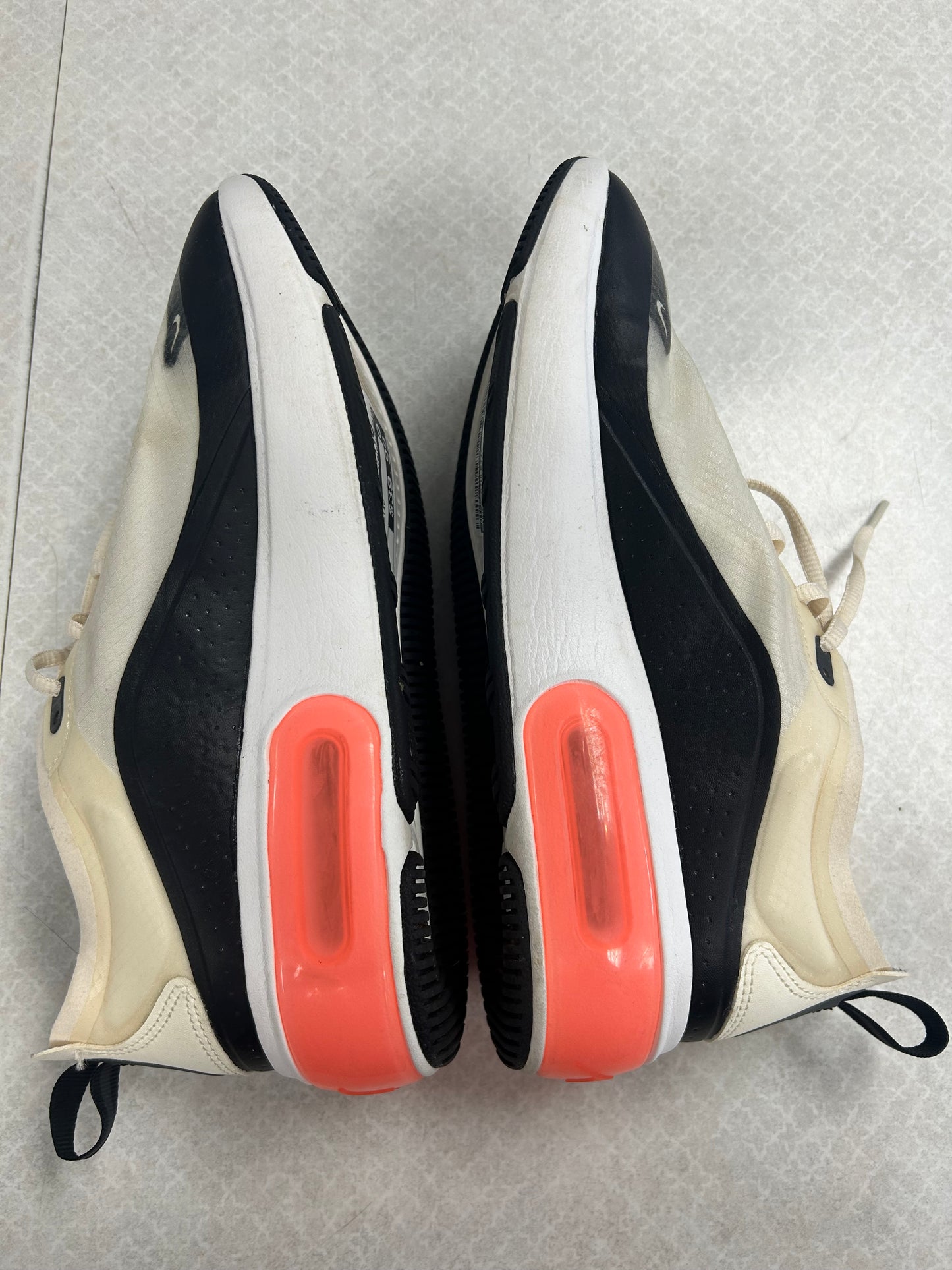 Shoes Athletic By Nike In Cream, Size:8