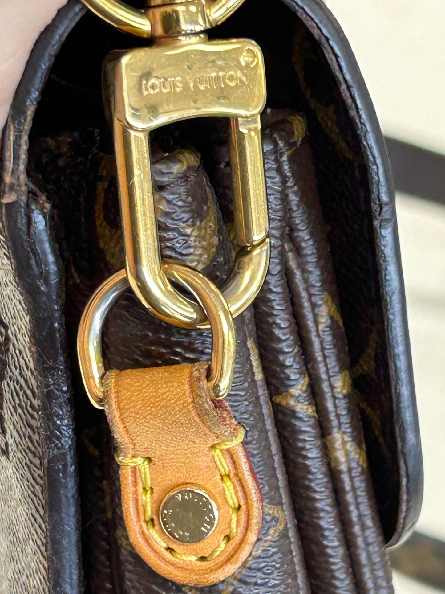 Crossbody Luxury Designer By Louis Vuitton In Brown, Size:Small