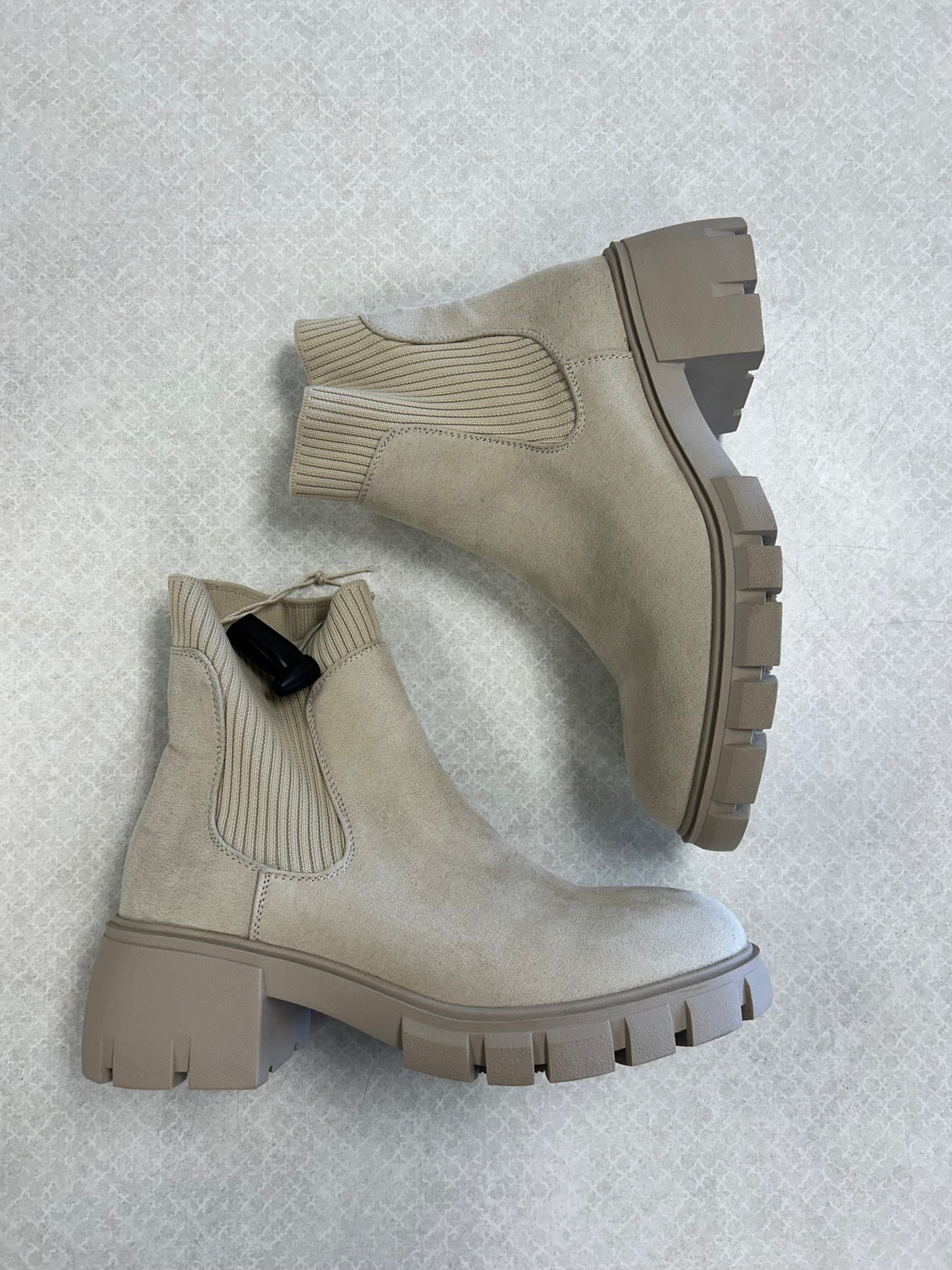 BOOTS ANKLE HEELS by CLOTHES MENTOR In TAN, Size: 8.5