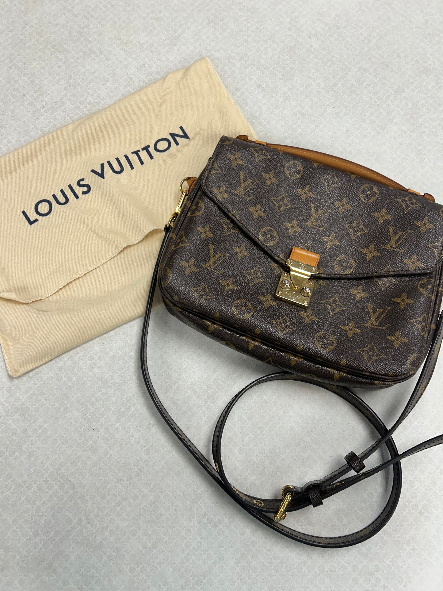 Crossbody Luxury Designer By Louis Vuitton In Brown, Size:Small