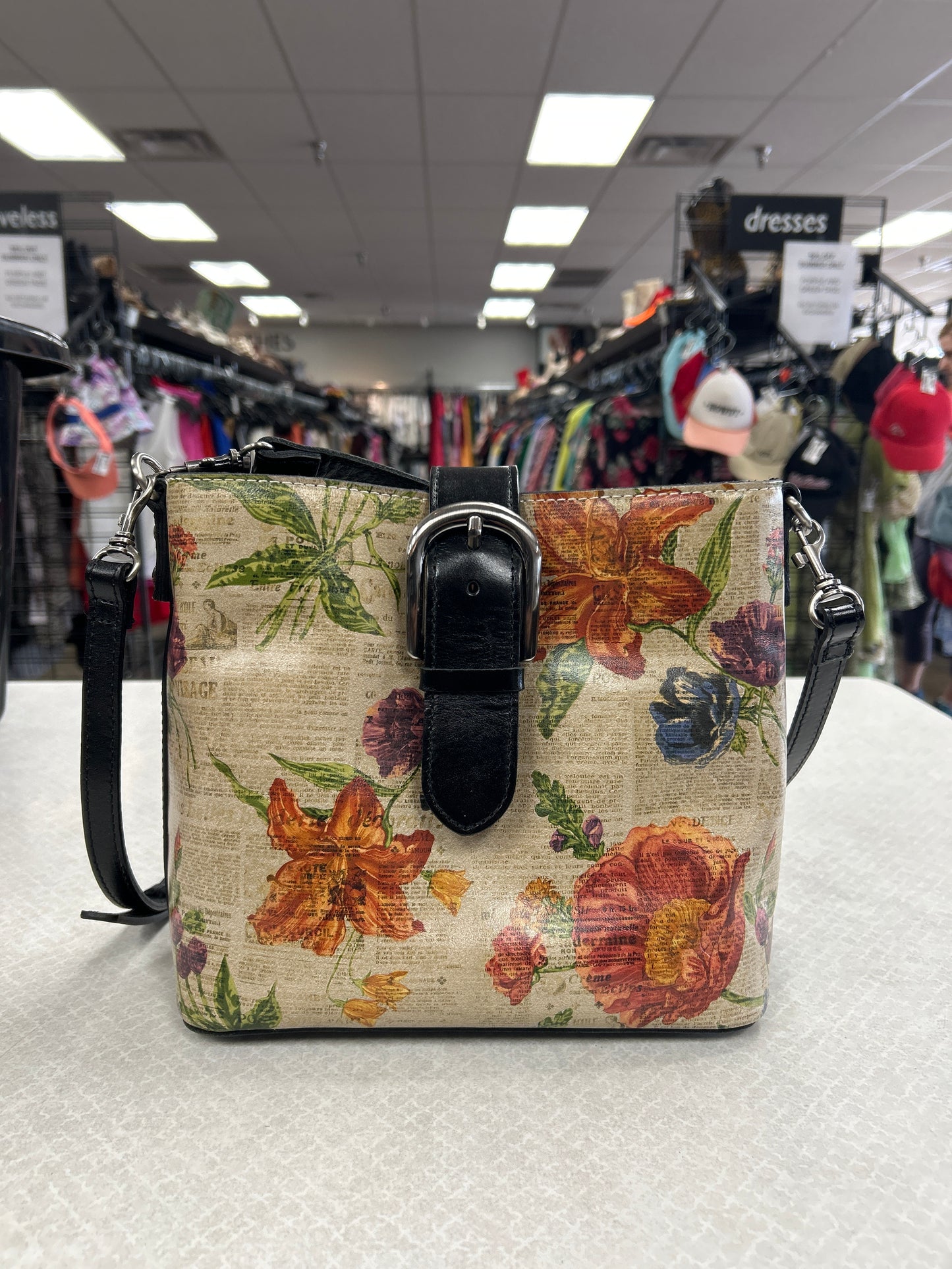 Crossbody Designer By Patricia Nash In Floral Print, Size:Medium