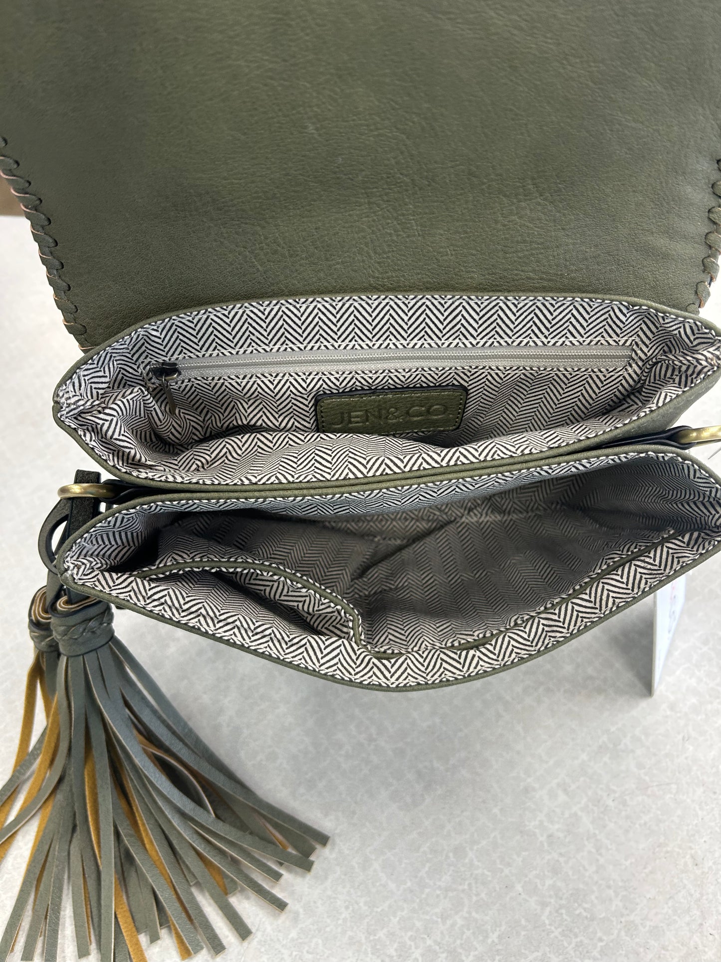 Crossbody By Clothes Mentor In Green, Size:Medium