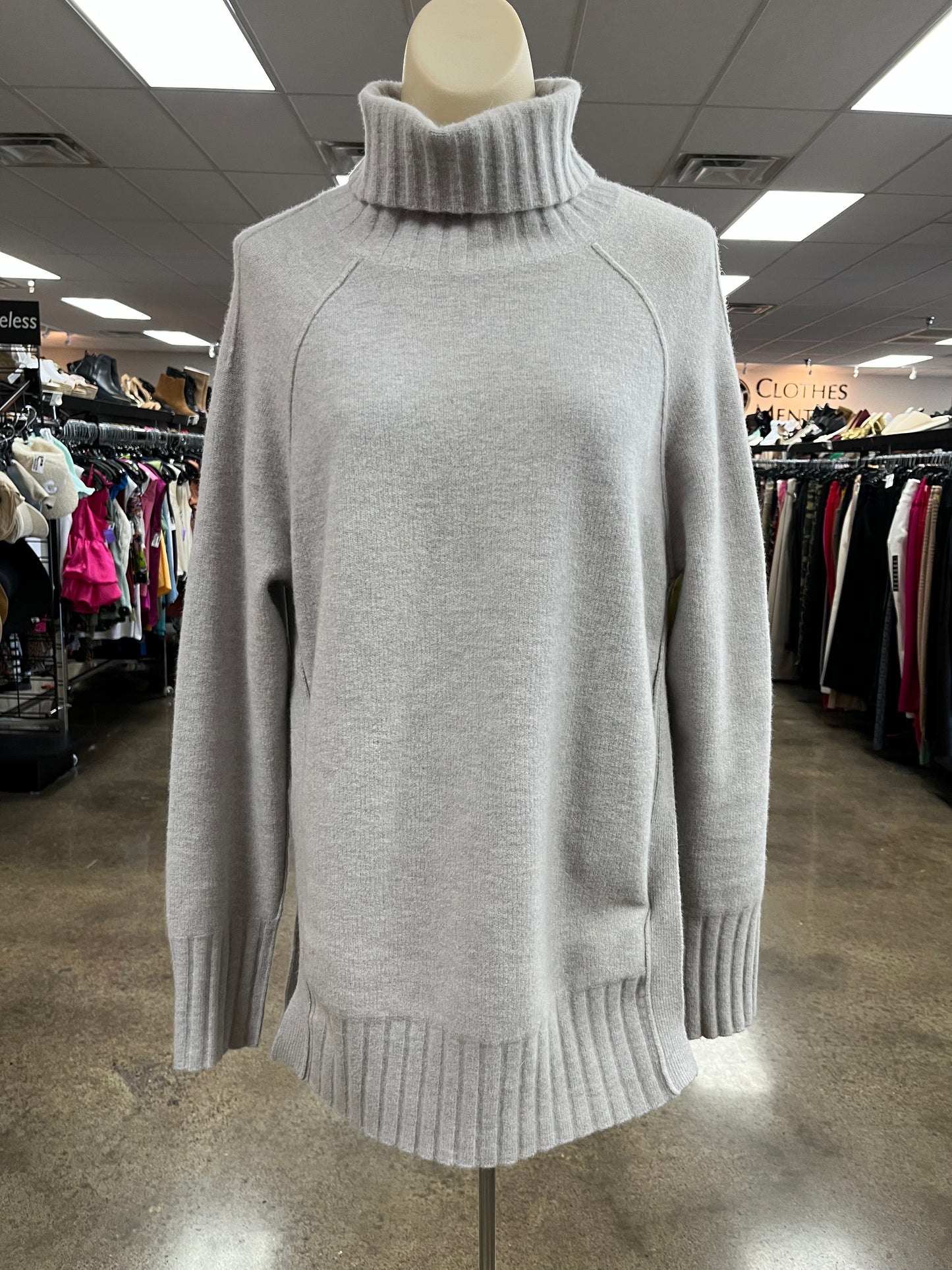 Sweater By Clothes Mentor In Grey, Size:M