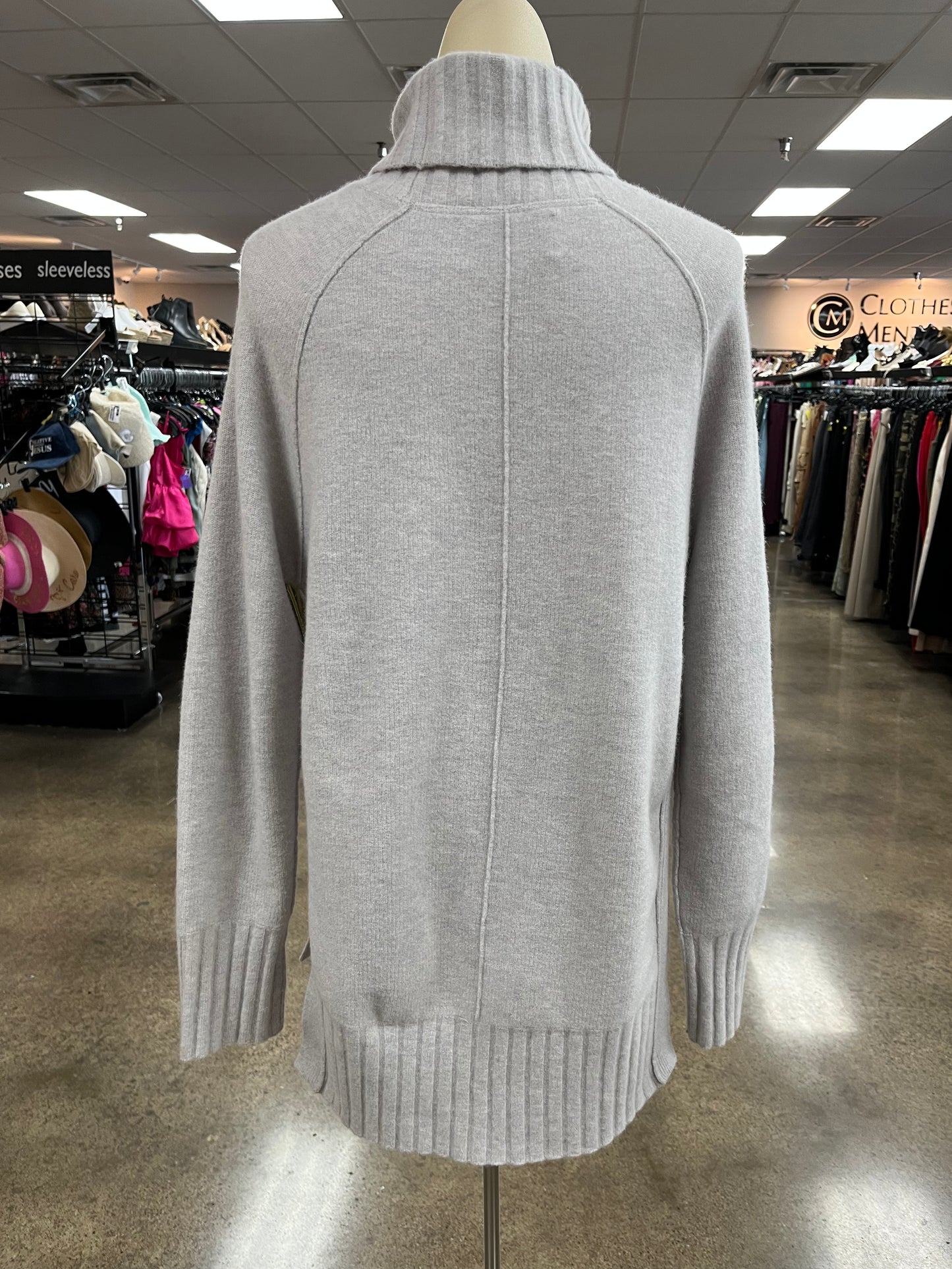 Sweater By Clothes Mentor In Grey, Size:M