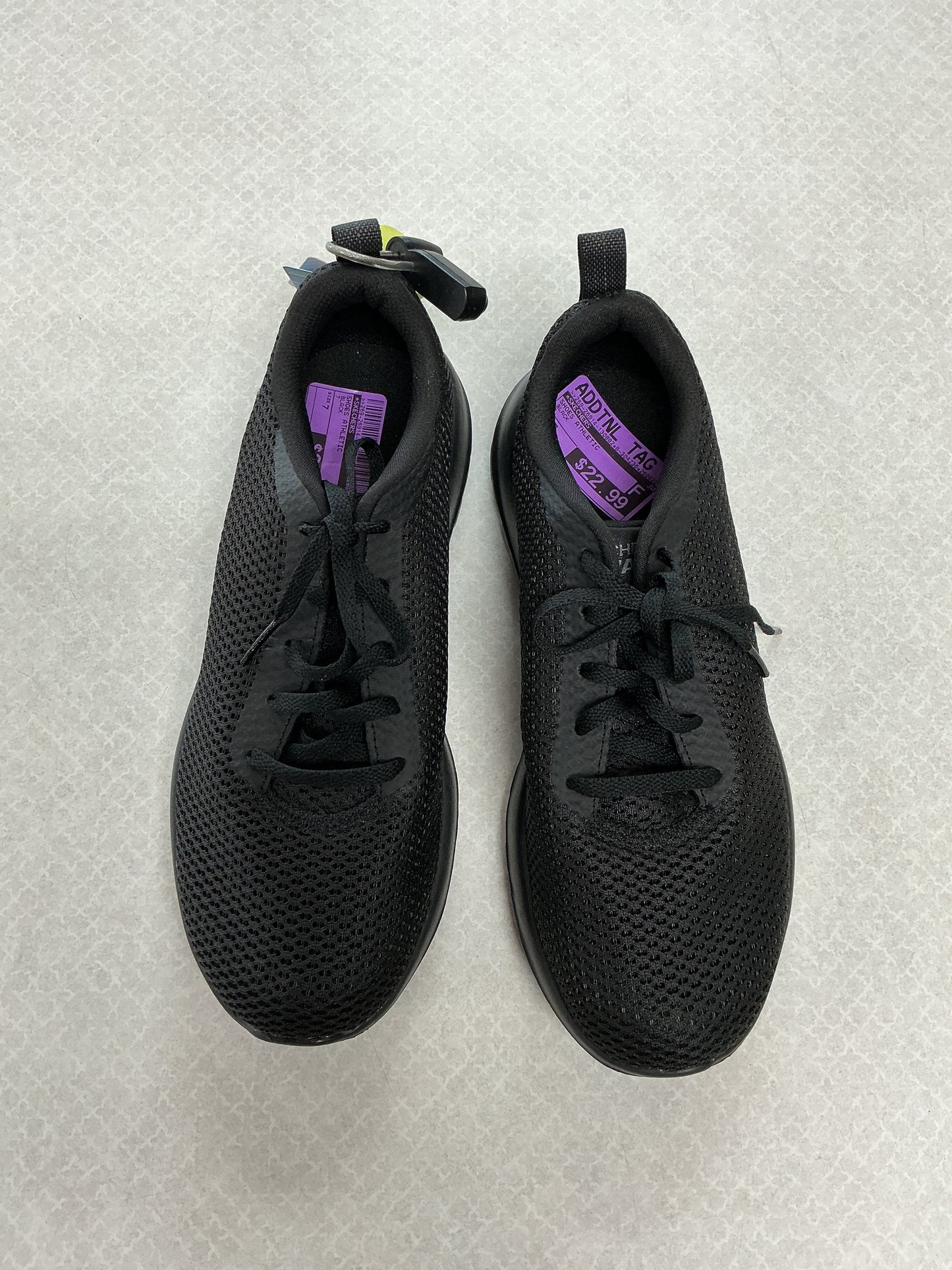 Shoes Athletic By Skechers In Black, Size:7