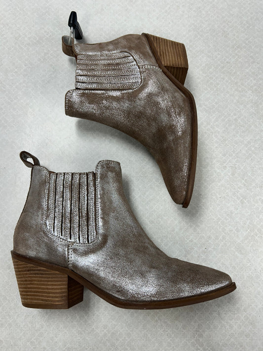 BOOTS ANKLE FLATS by SEYCHELLES In SILVER & TAN, Size: 7