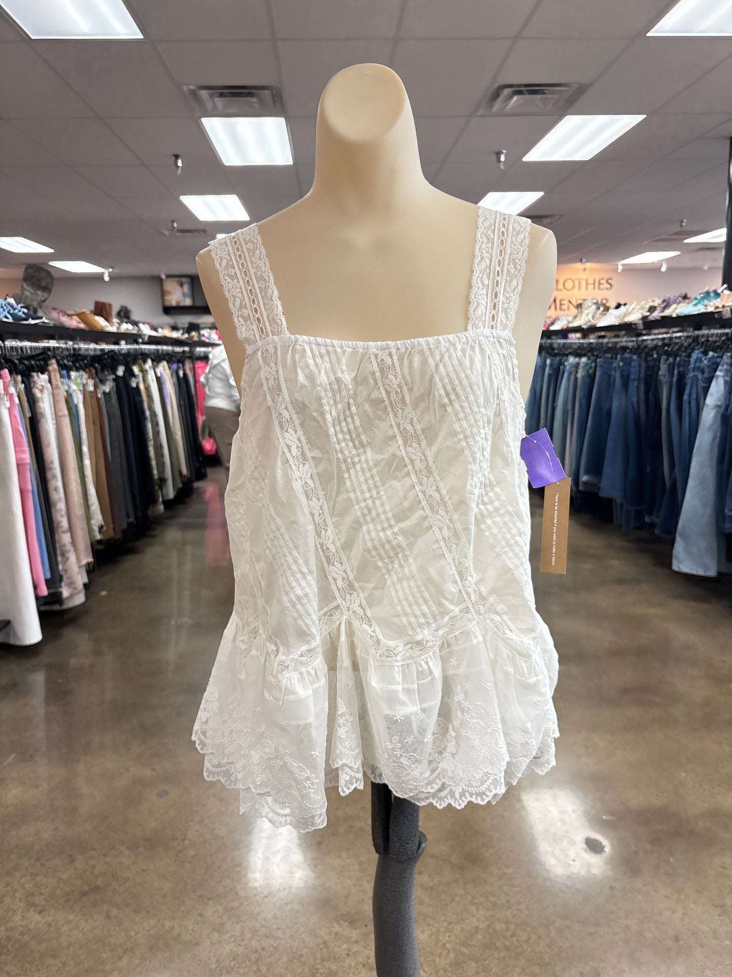 Top Sleeveless By Clothes Mentor In White, Size:M