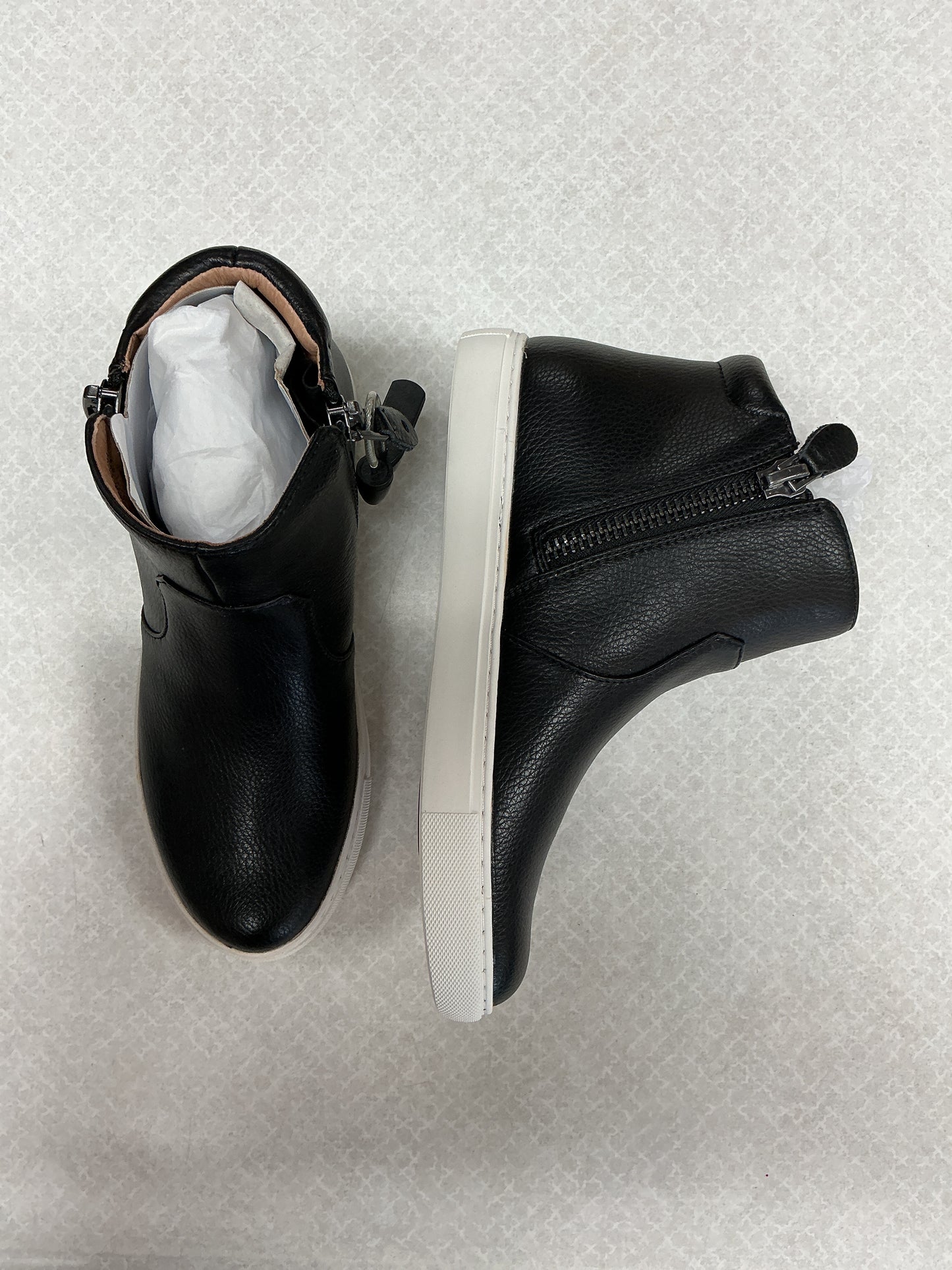 Shoes Sneakers By Gentle Souls In Black, Size:6.5
