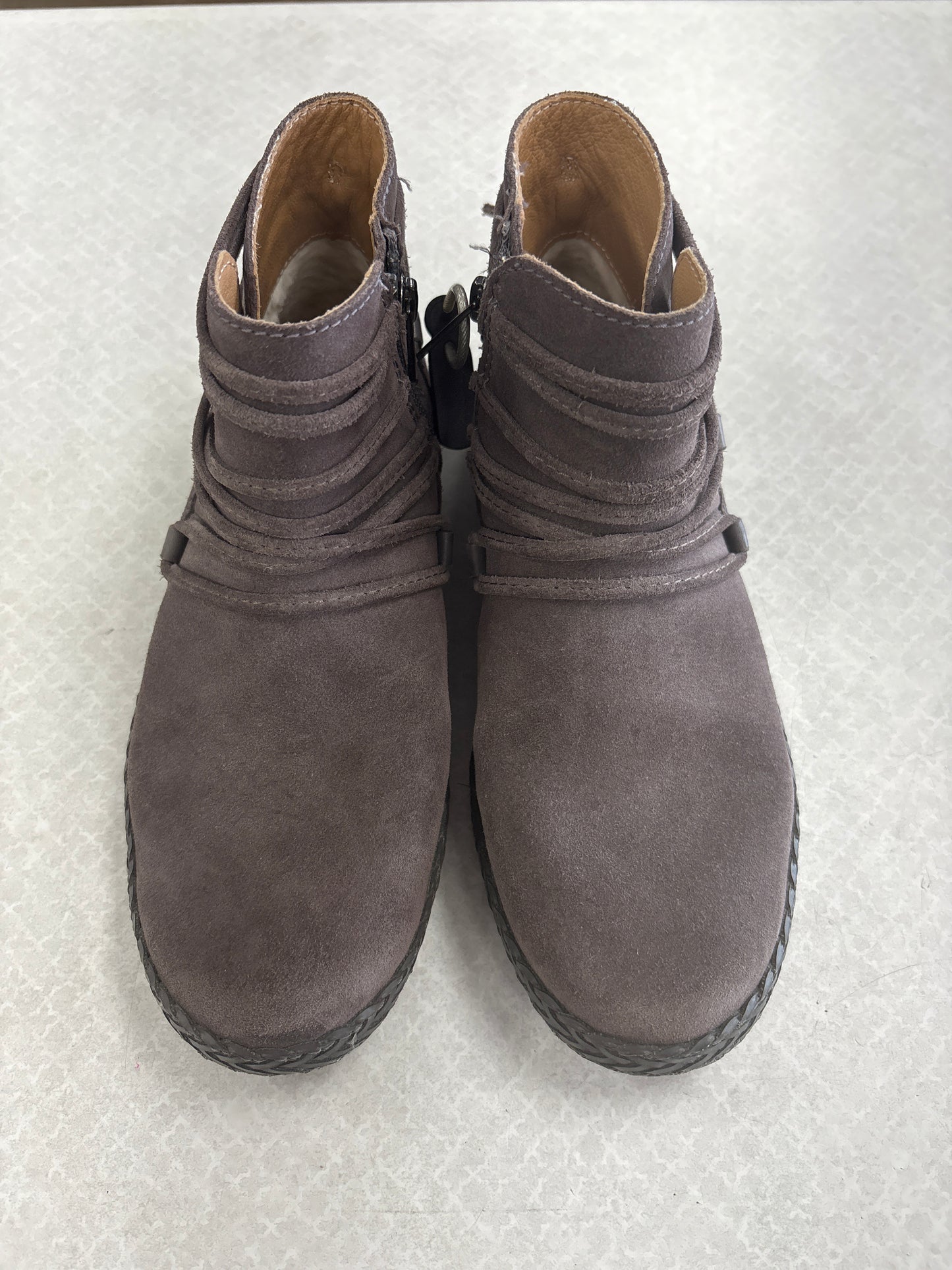 BOOTS DESIGNER by UGG In GREY, Size: 6