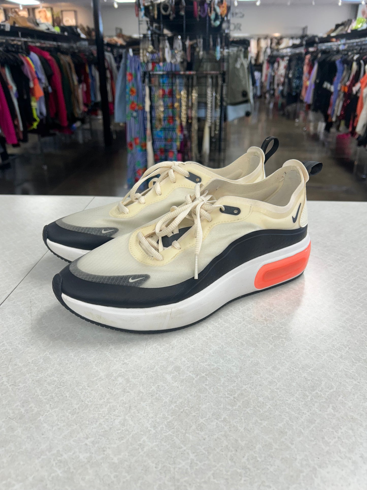 Shoes Athletic By Nike In Cream, Size:8