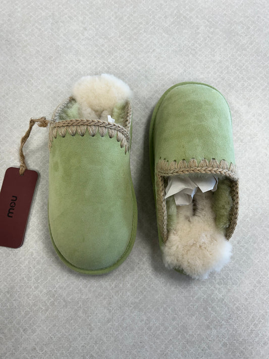 Slippers By Clothes Mentor  Size: 7