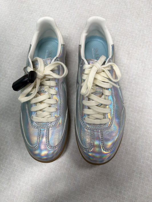 Shoes Sneakers By Skechers In Silver, Size:8.5