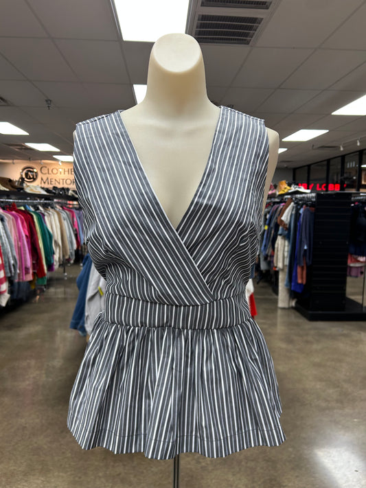 Top Sleeveless By En Saison In Grey & White, Size:L