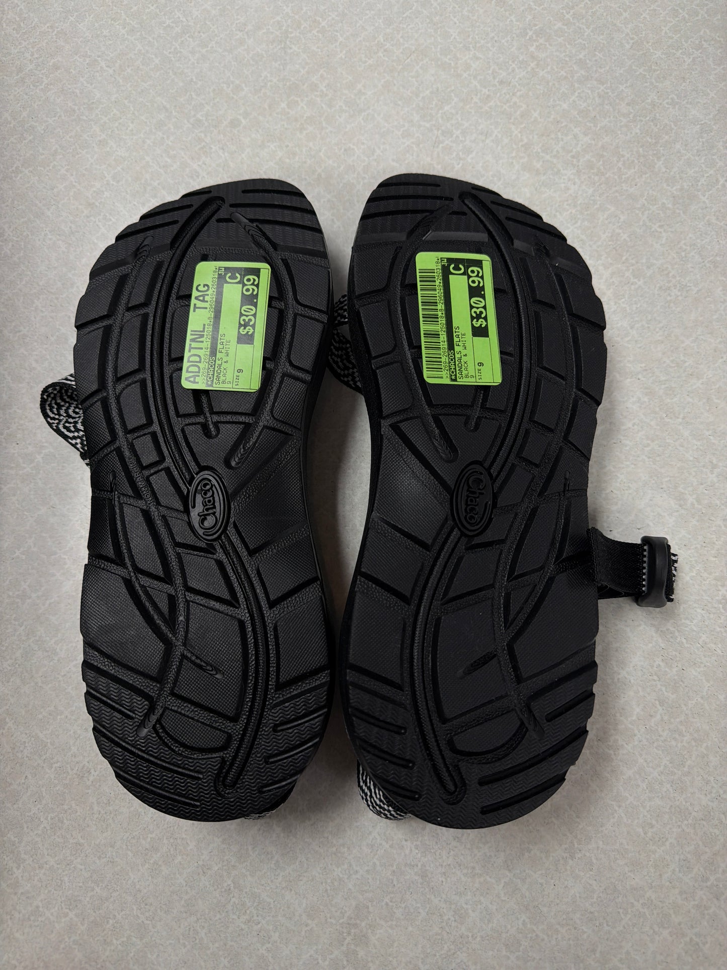 Sandals Flats By Chacos In Black & White, Size:9