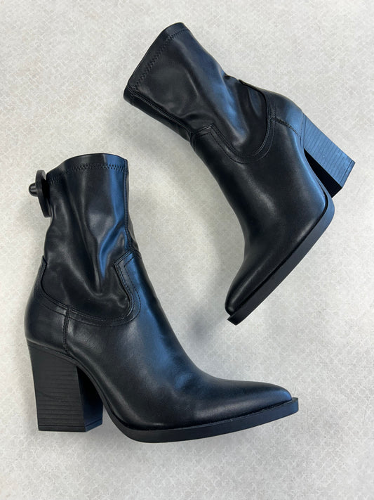 BOOTS ANKLE HEELS by FOREVER 21 In BLACK, Size: 8