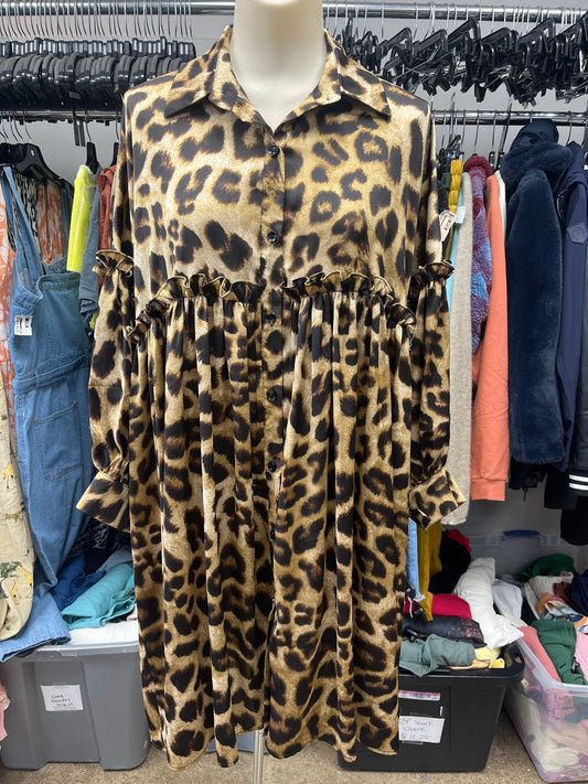 Dress Casual Short By   Clothes Mentor In Animal Print, Size:Osfm