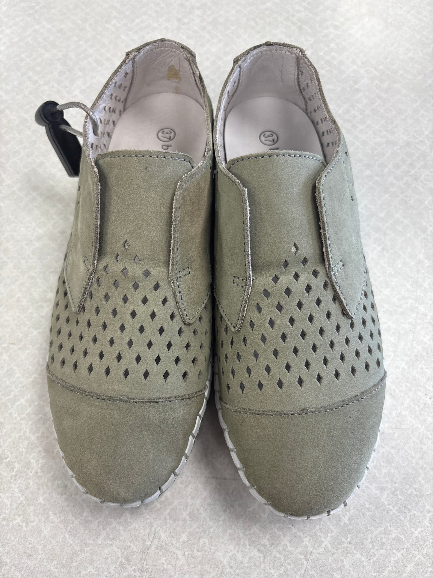 SHOES FLATS by BERNIE MEV In GREEN, Size: 6.5