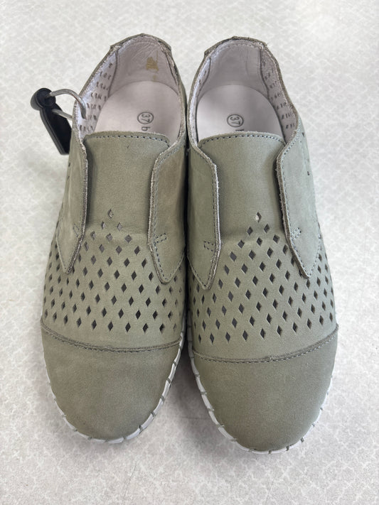 SHOES FLATS by BERNIE MEV In GREEN, Size: 6.5