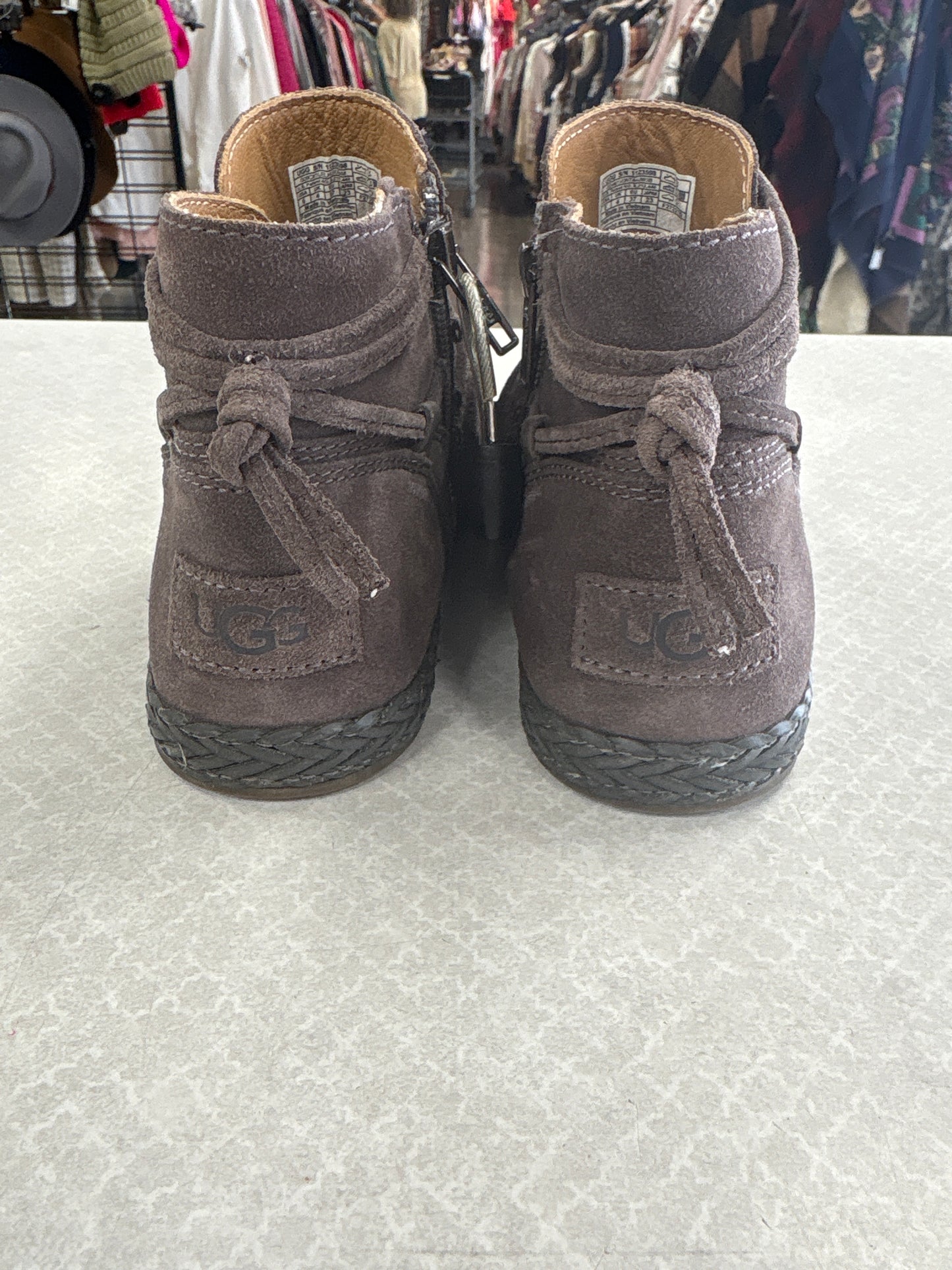 BOOTS DESIGNER by UGG In GREY, Size: 6