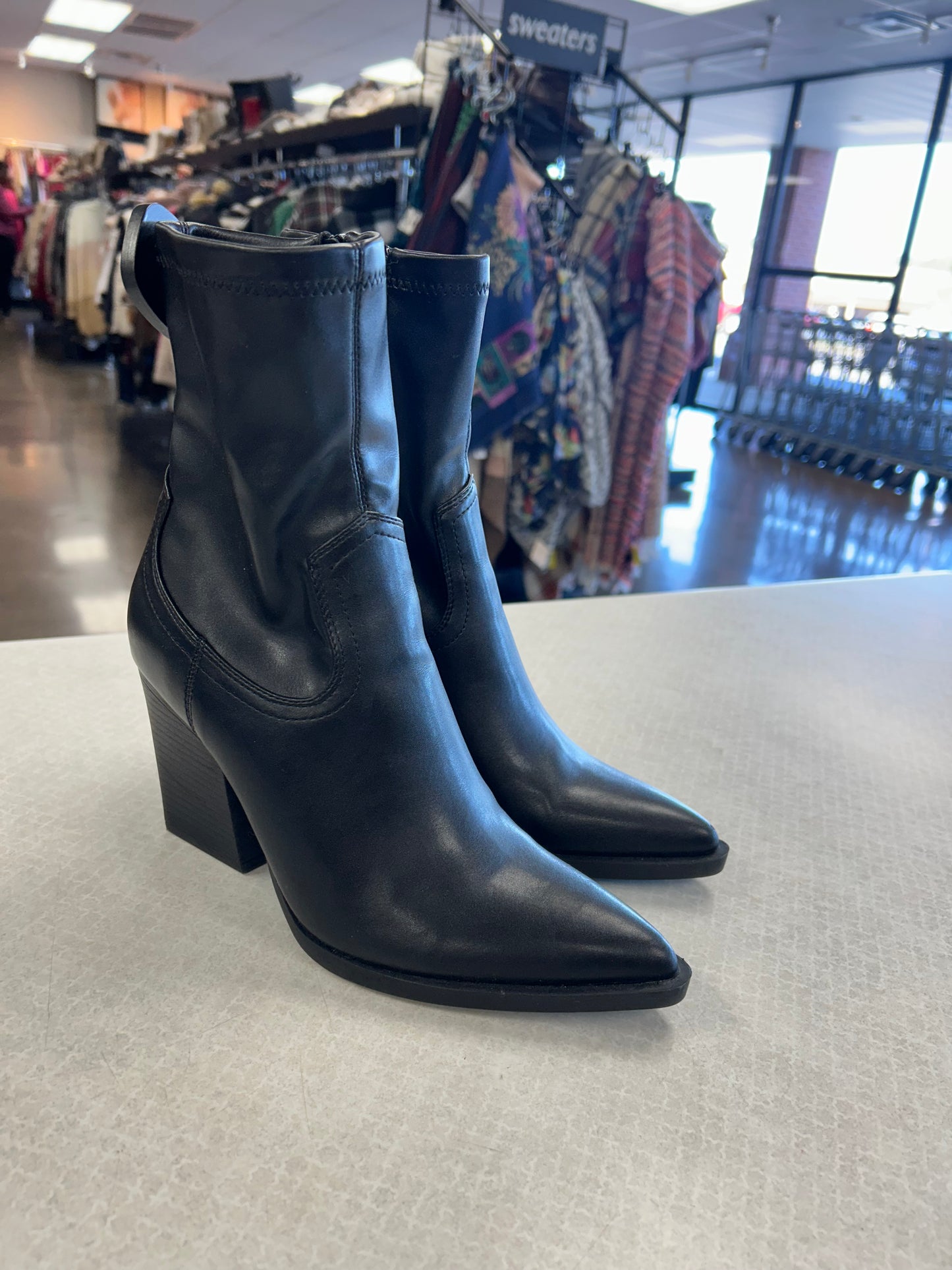 BOOTS ANKLE HEELS by FOREVER 21 In BLACK, Size: 8
