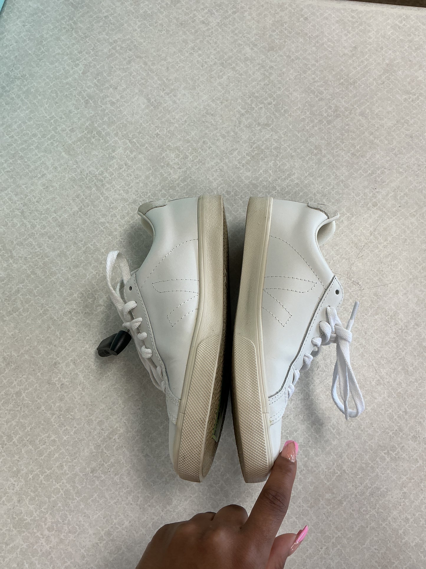 Shoes Sneakers By Veja In White, Size:6