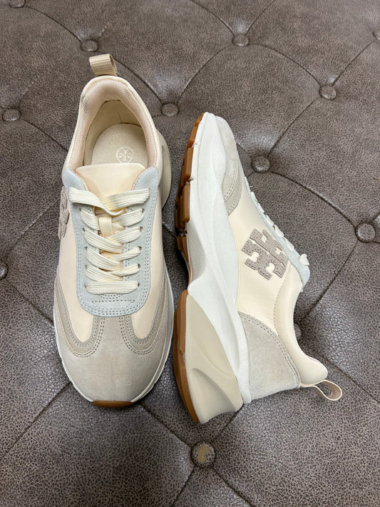 Sneakers Designer By Tory Burch In Cream, Size:7