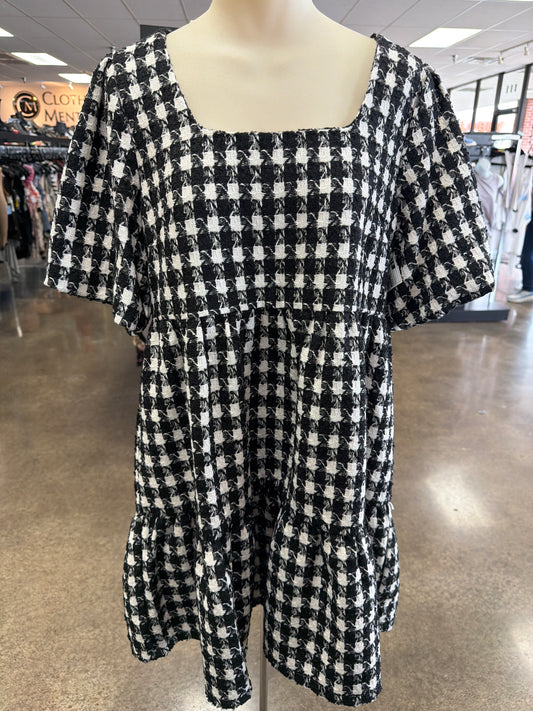Dress Casual Short By Entro In Black & White, Size:L