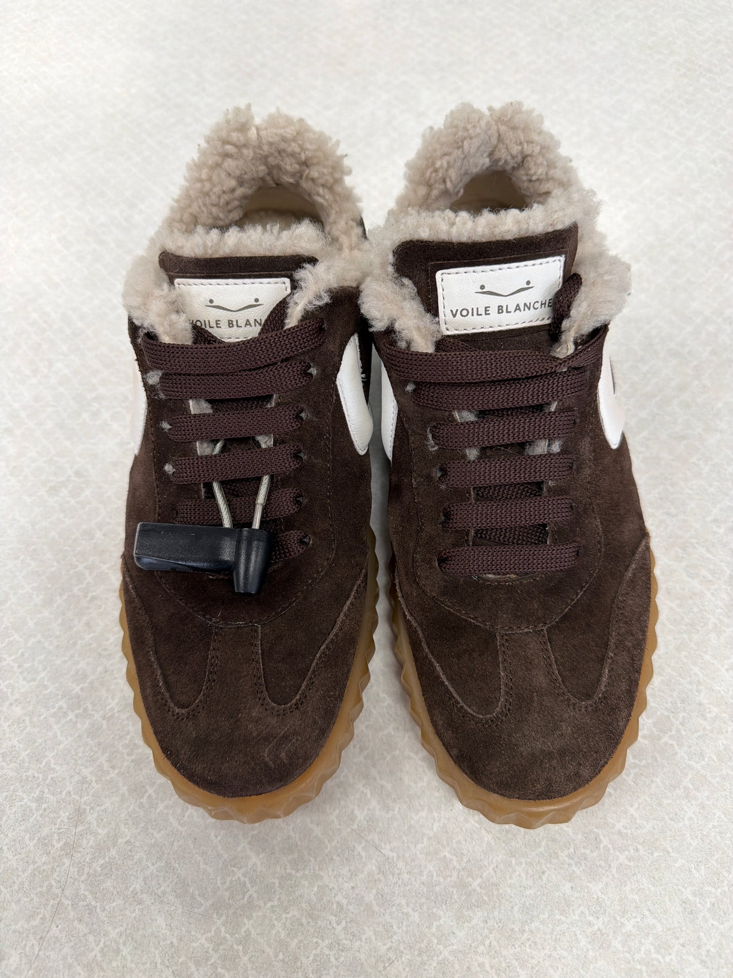 Shoes Sneakers By Clothes Mentor In Brown, Size:7