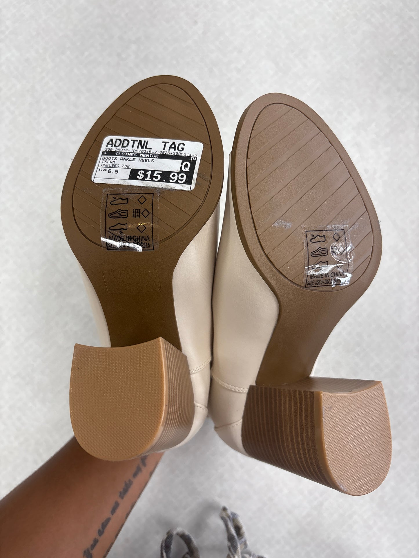 BOOTS ANKLE HEELS by    CLOTHES MENTOR In CREAM, Size: 6.5