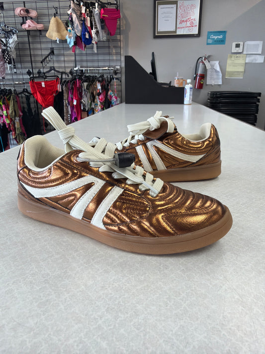 Shoes Sneakers By Steve Madden In Gold, Size:6