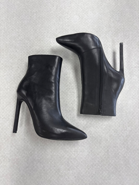 BOOTS ANKLE HEELS by    CLOTHES MENTOR In BLACK, Size: 6