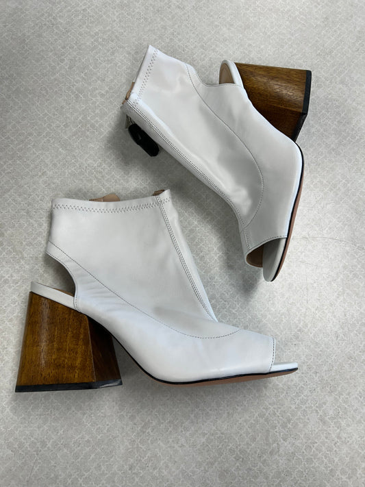 BOOTS ANKLE HEELS by    CLOTHES MENTOR In WHITE, Size: 8.5