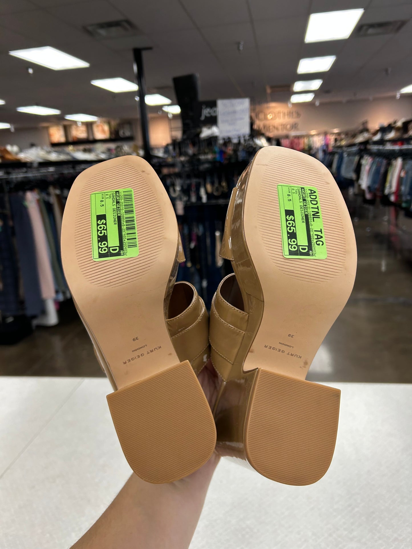Sandals Designer By Kurt Geiger In Tan, Size:8.5