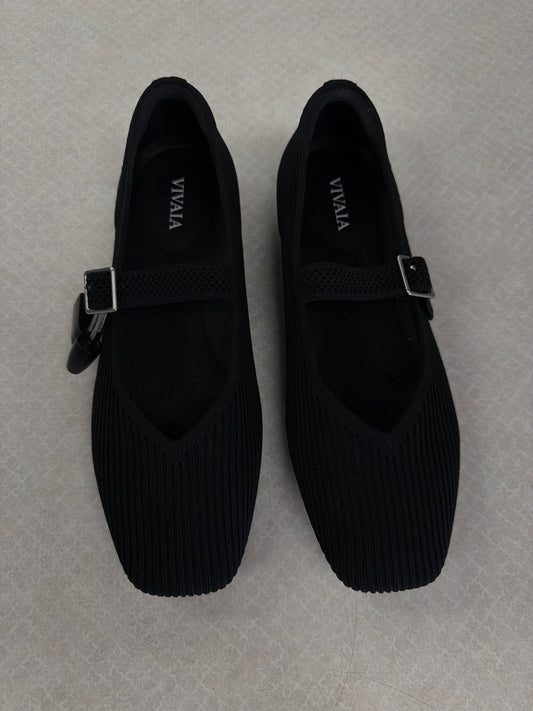Shoes Flats By Vivaia In Black, Size:6