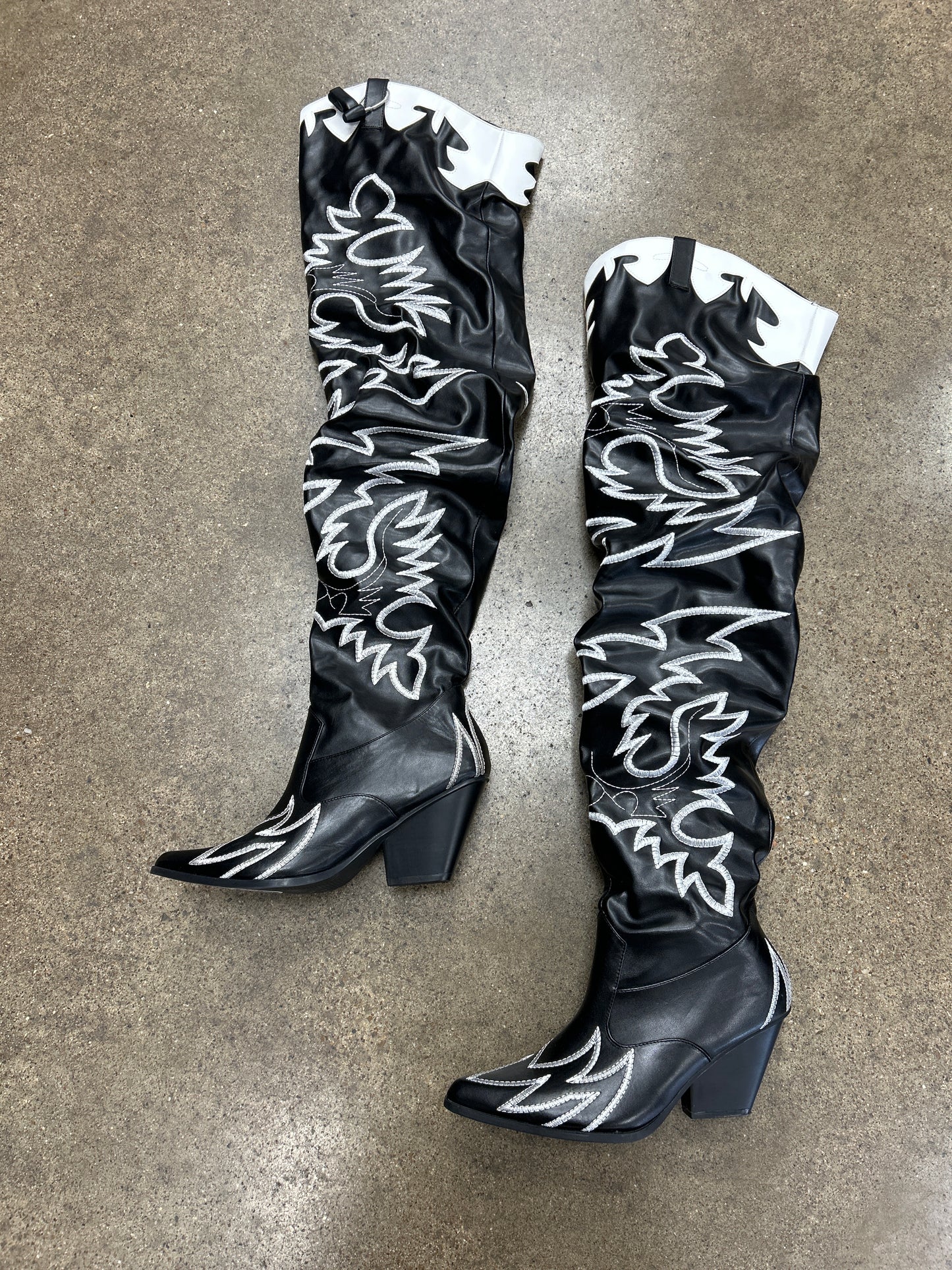 BOOTS OVER-THE-KNEE HEELS by    CLOTHES MENTOR In BLACK & WHITE, Size: 9
