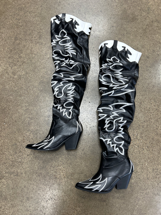 BOOTS OVER-THE-KNEE HEELS by    CLOTHES MENTOR In BLACK & WHITE, Size: 9