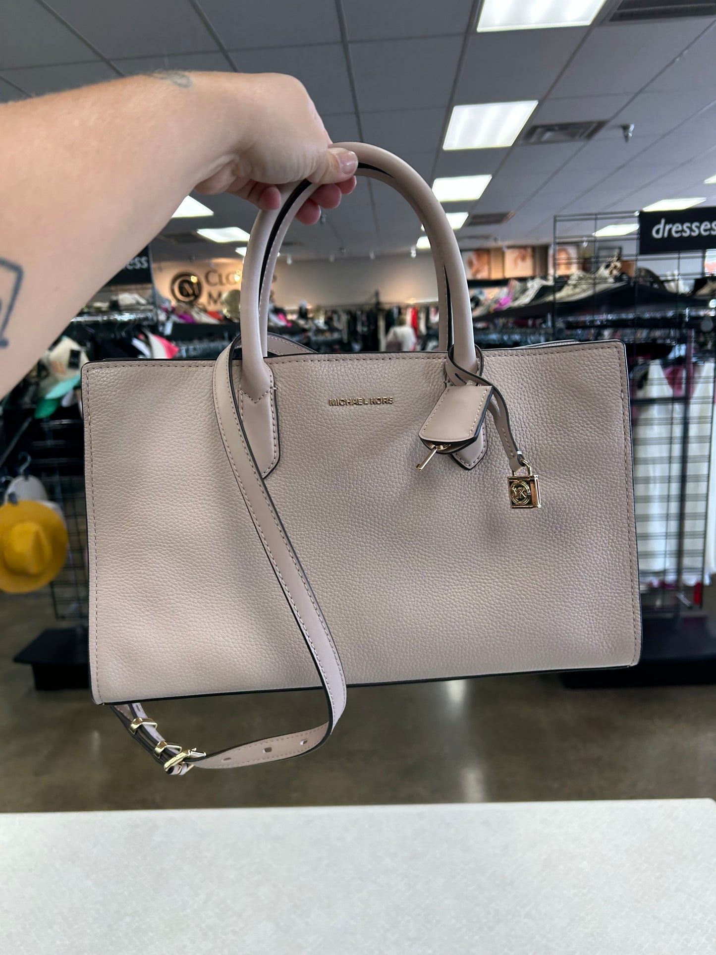 Handbag Designer By Michael Kors In Pink, Size:Medium