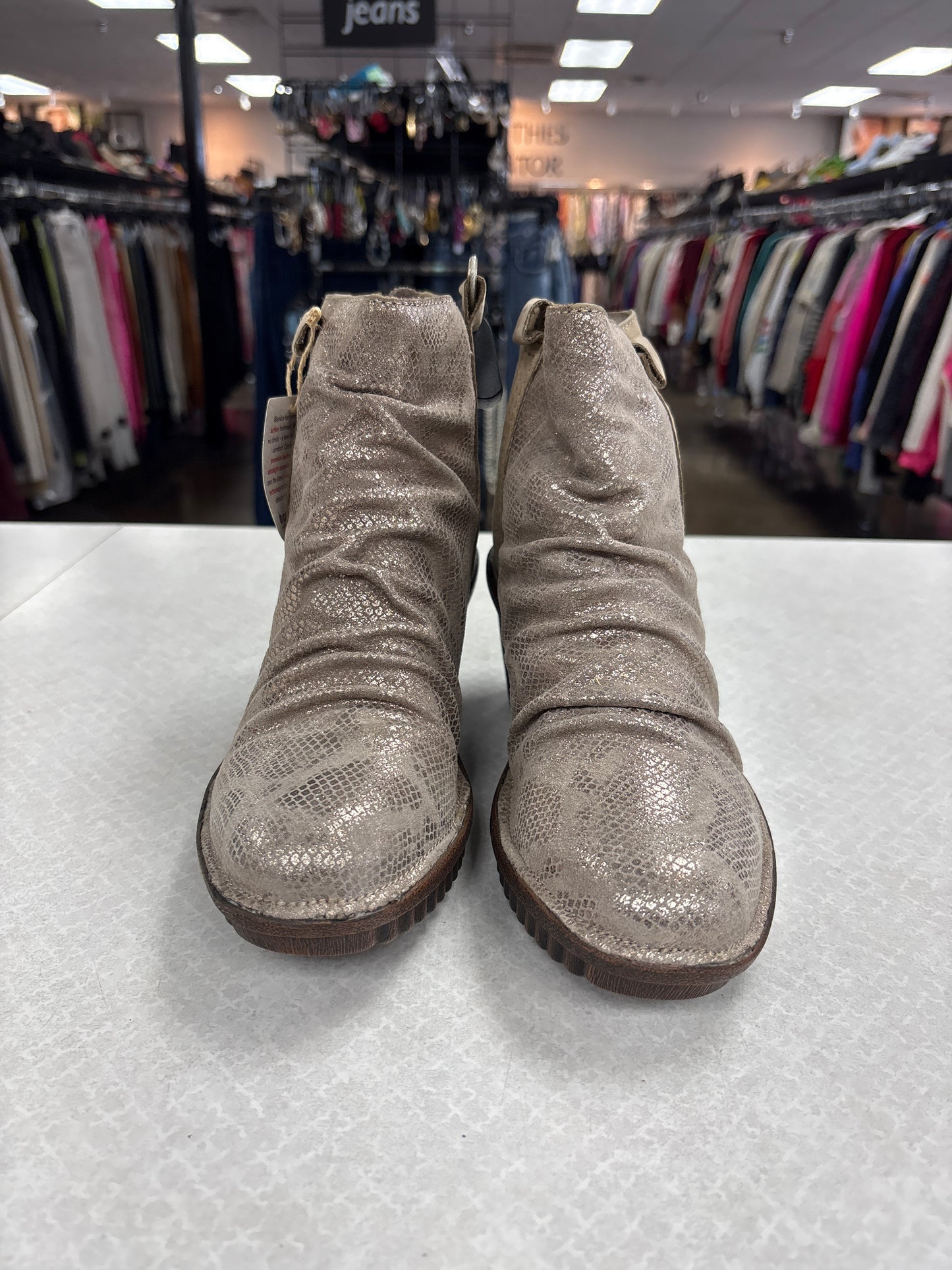 Boots Ankle Flats By Clothes Mentor In Gold, Size:7.5