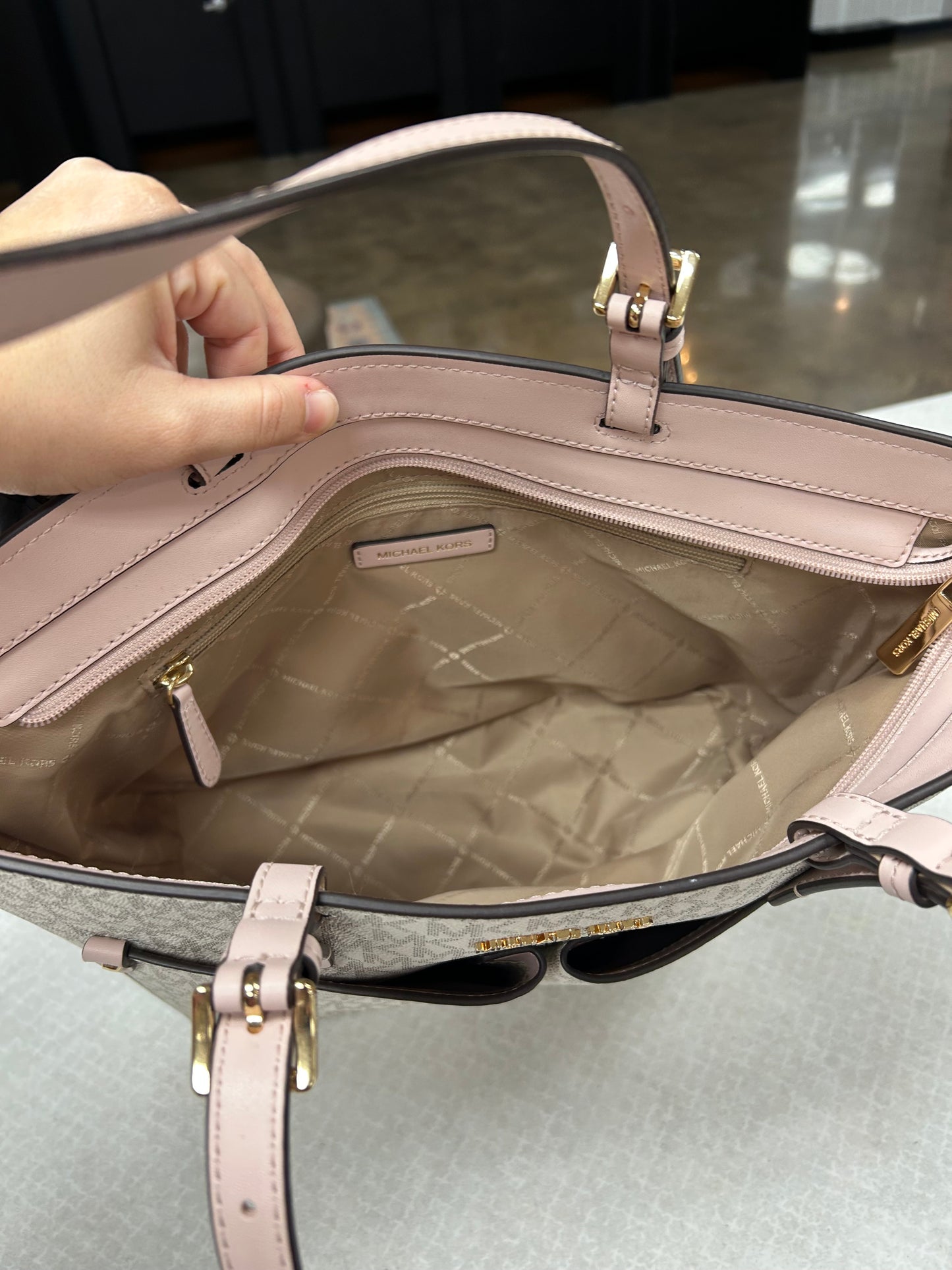 Handbag Designer By Michael Kors In Pink & White, Size:Medium