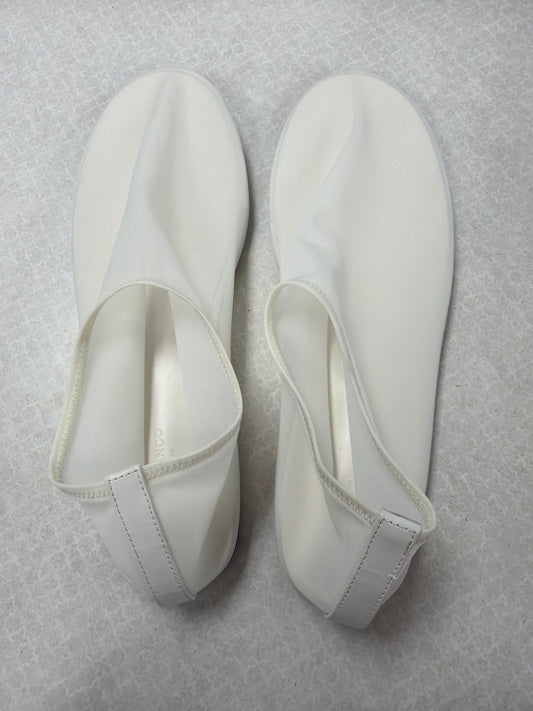 Shoes Flats By Clothes Mentor In White, Size:8