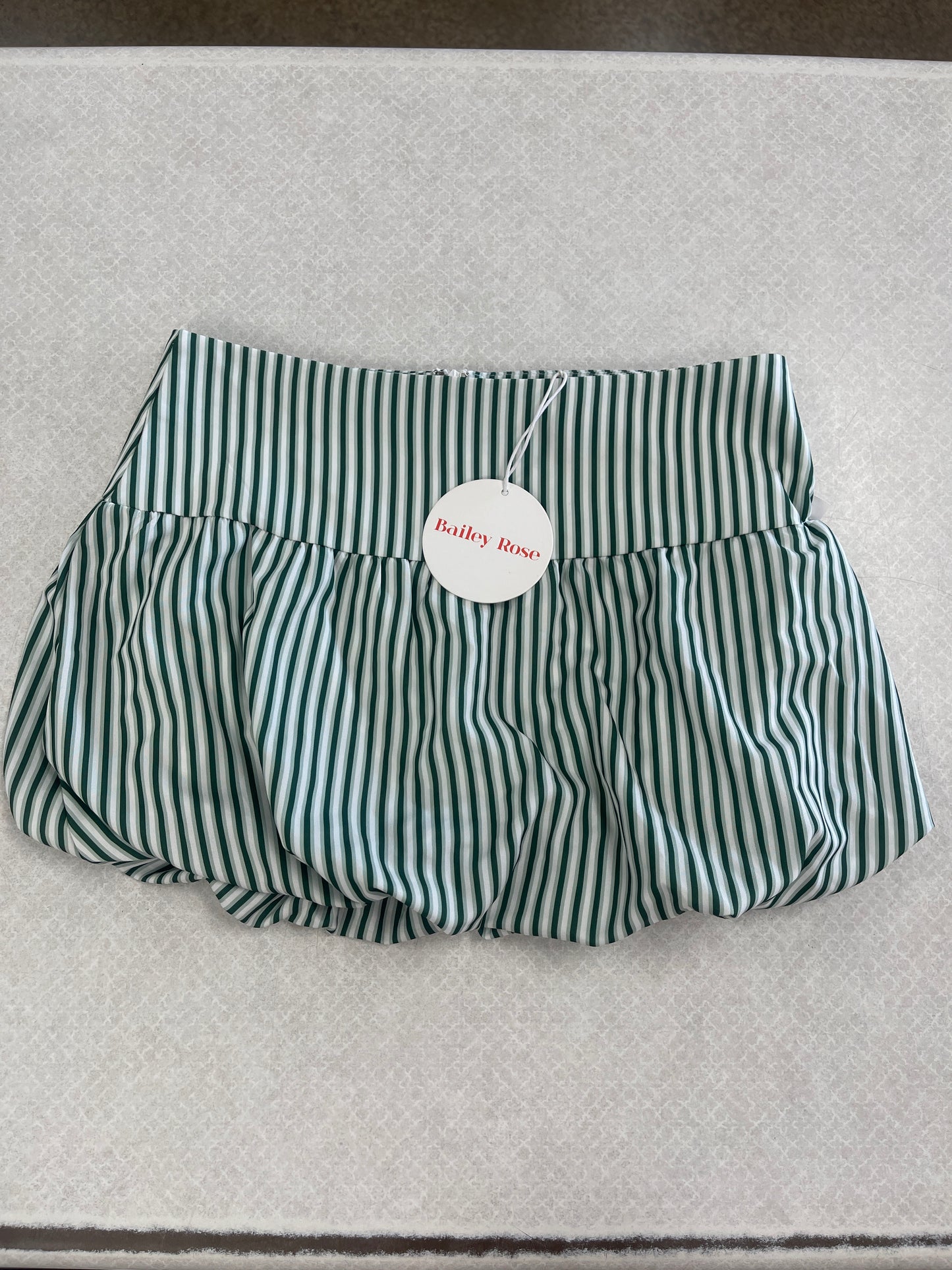 Skirt Mini & Short By Clothes Mentor In Green & White, Size:M