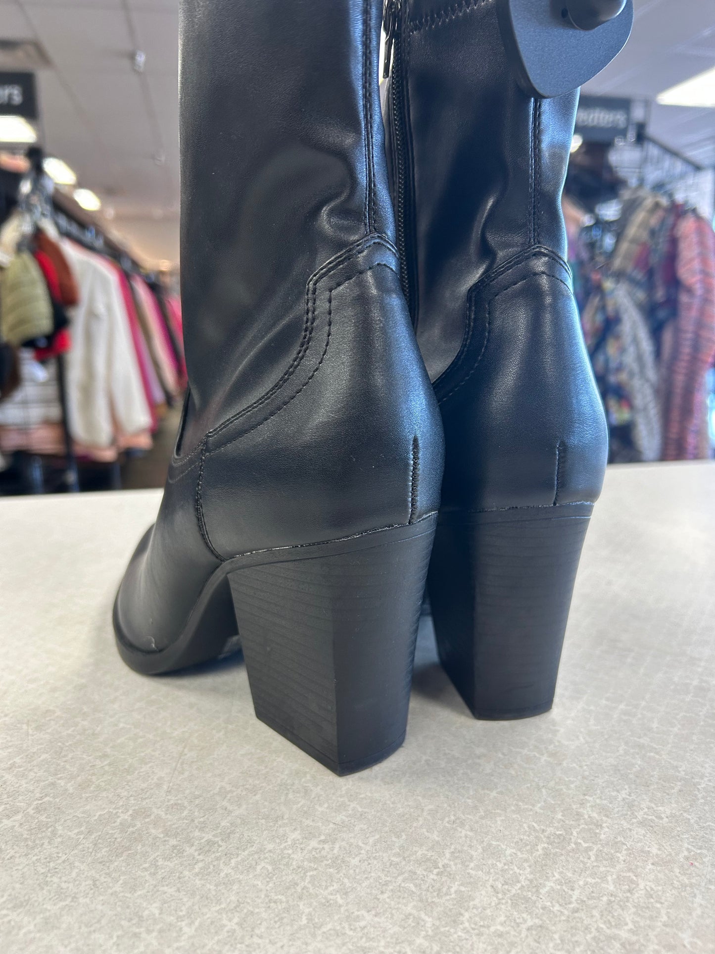 BOOTS ANKLE HEELS by FOREVER 21 In BLACK, Size: 8