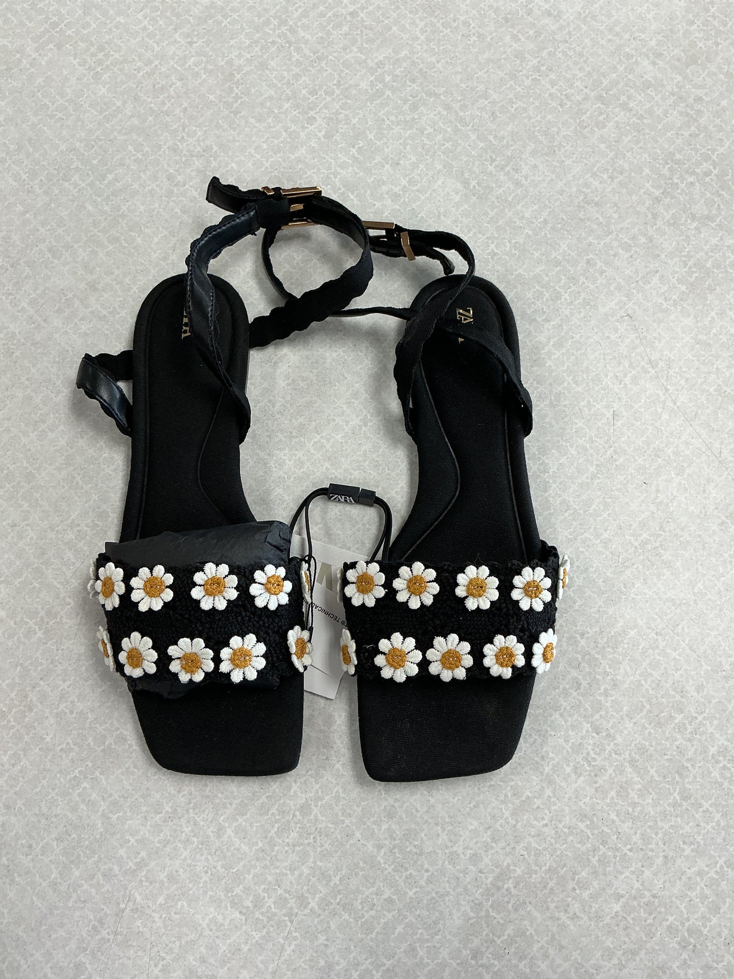 Sandals Flats By Zara In Black, Size:7.5