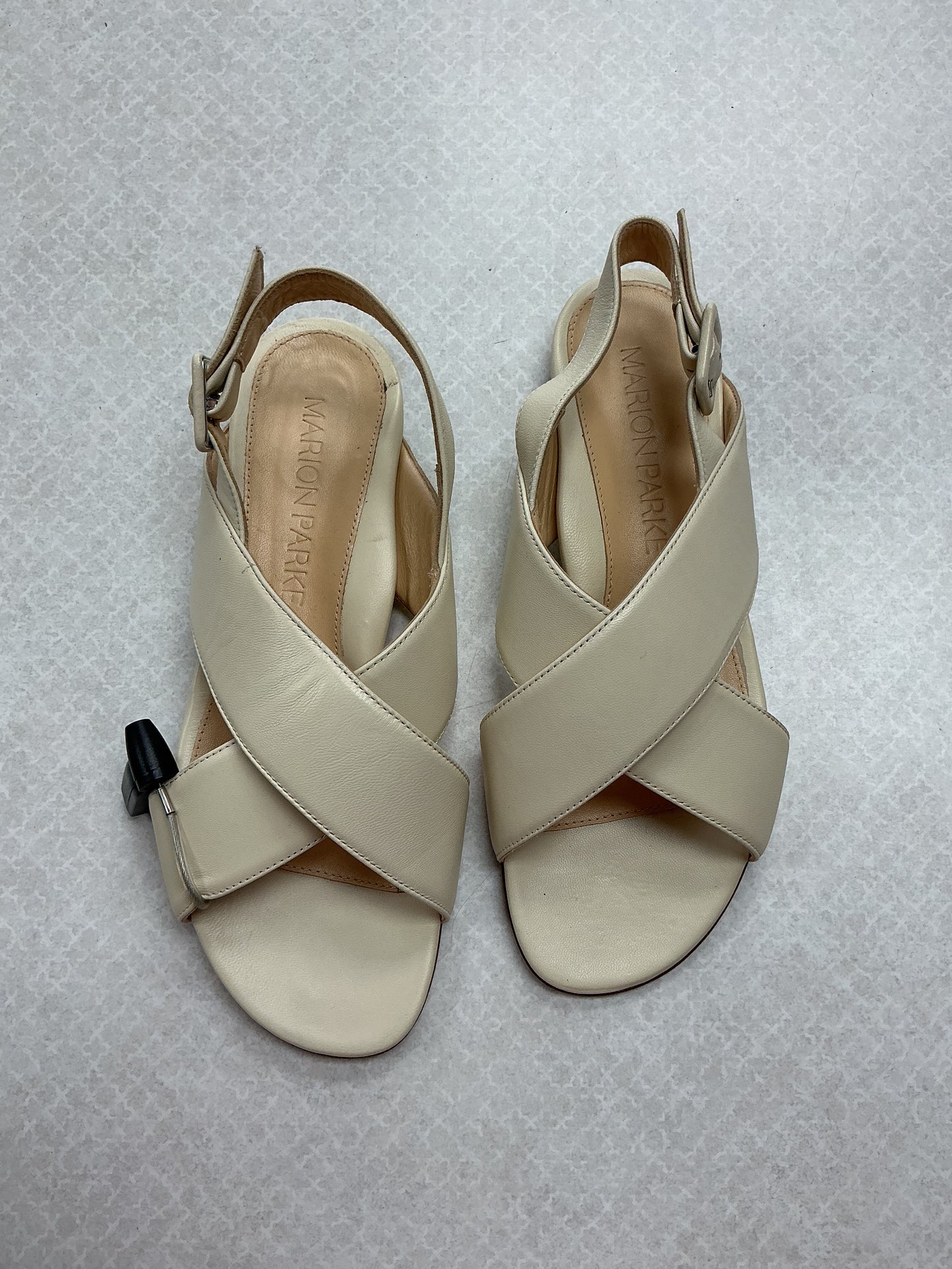 Sandals Flats By Clothes Mentor In Cream, Size:8