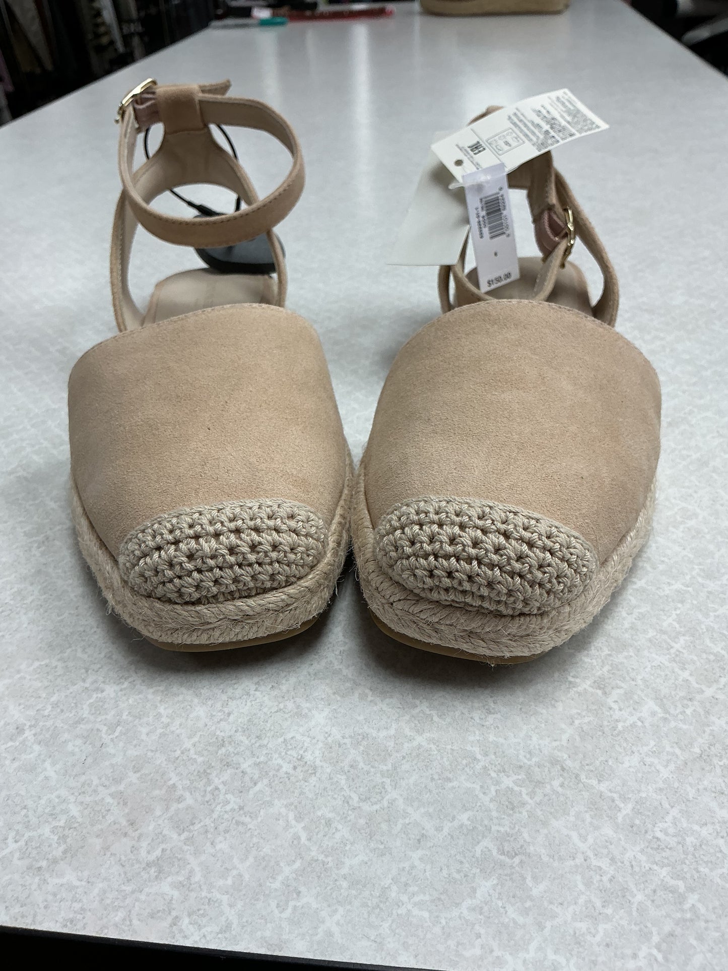 Shoes Flats By Banana Republic In Tan, Size:6